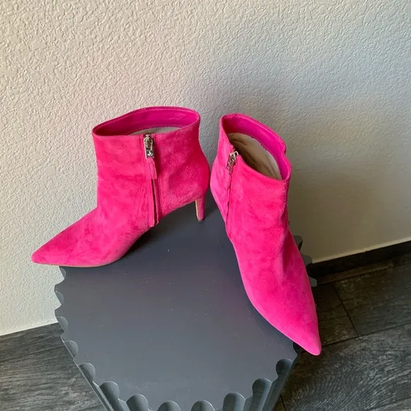 $98🔥Pink suede leather boots 💓size 8US