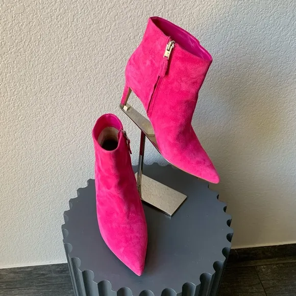 $98🔥Pink suede leather boots 💓size 8US
