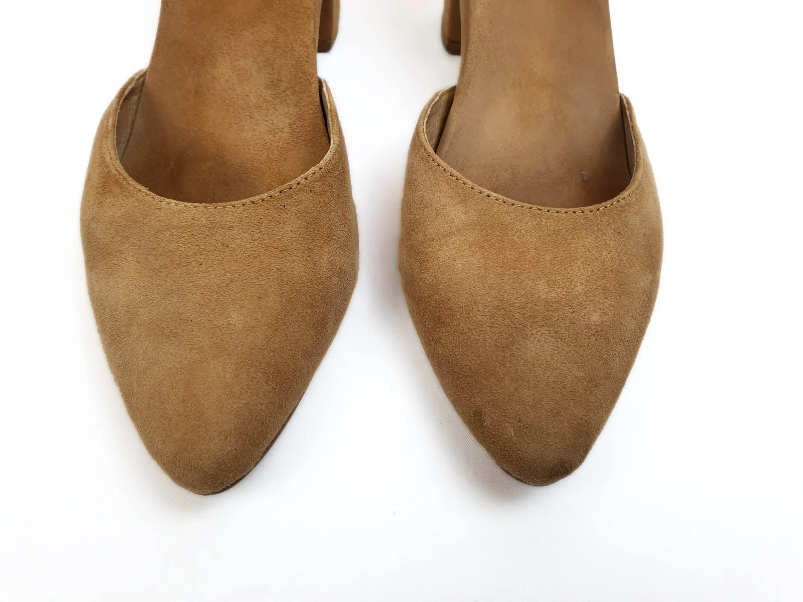 Bared tan suede low heel shoes size 39