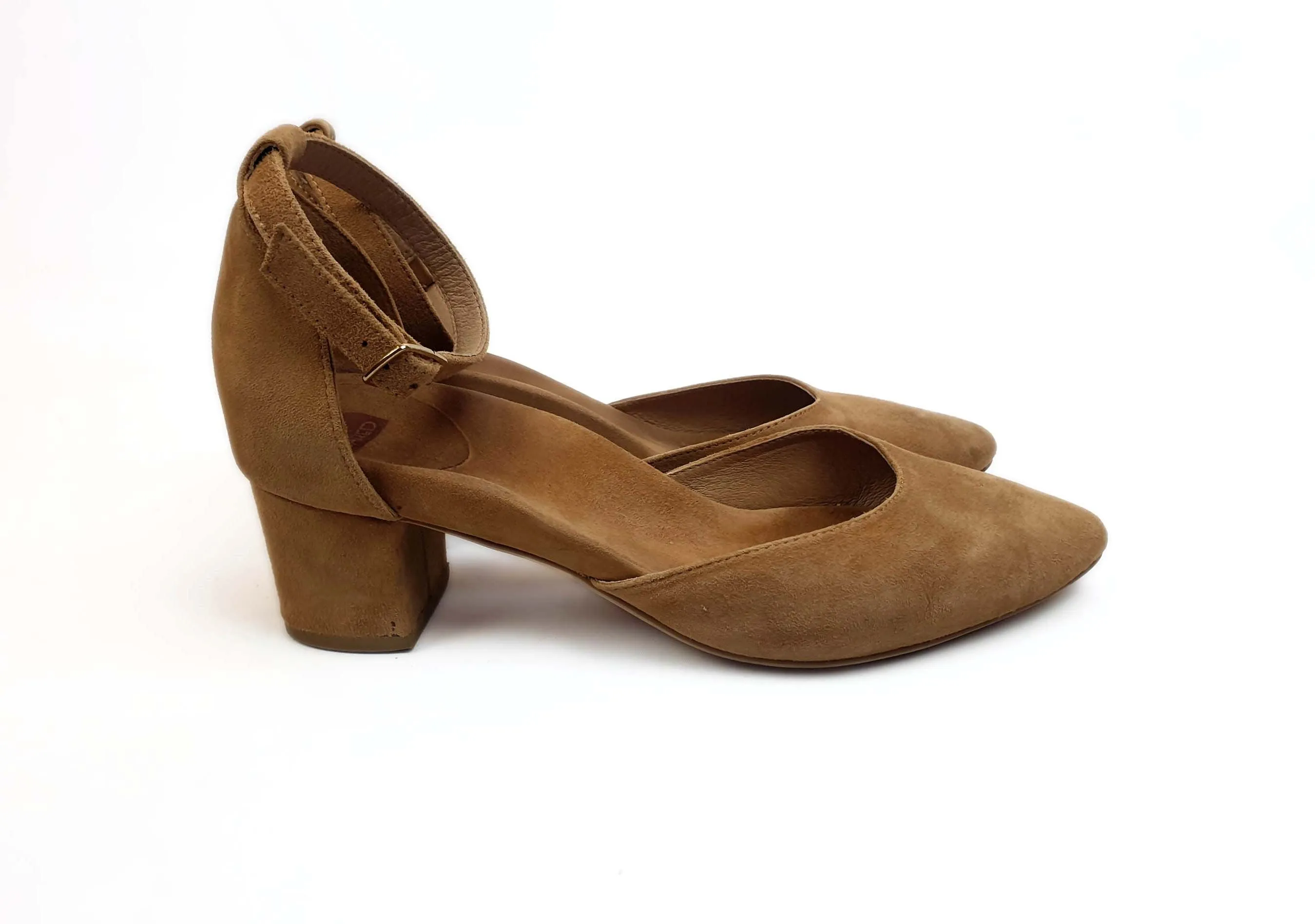 Bared tan suede low heel shoes size 39