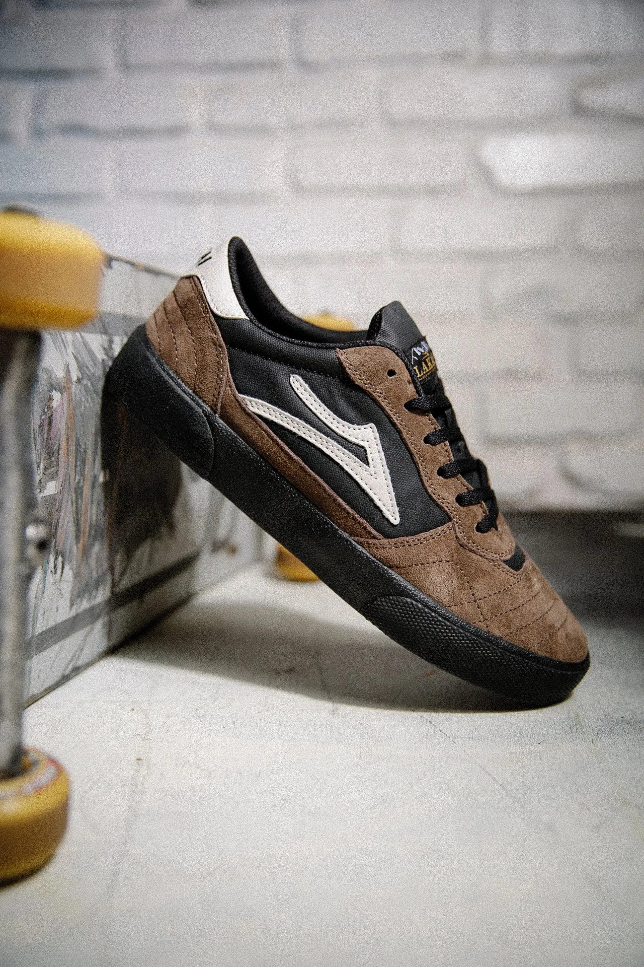 Cambridge - Chocolate Suede