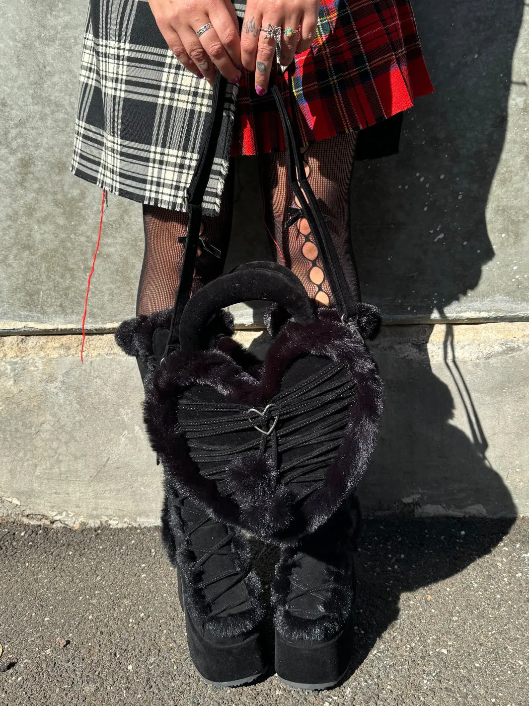 FAUX HEART SHAPED PURSE - BLACK
