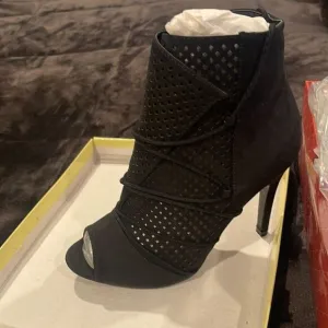 Glaze size 7 black suede heel open toe