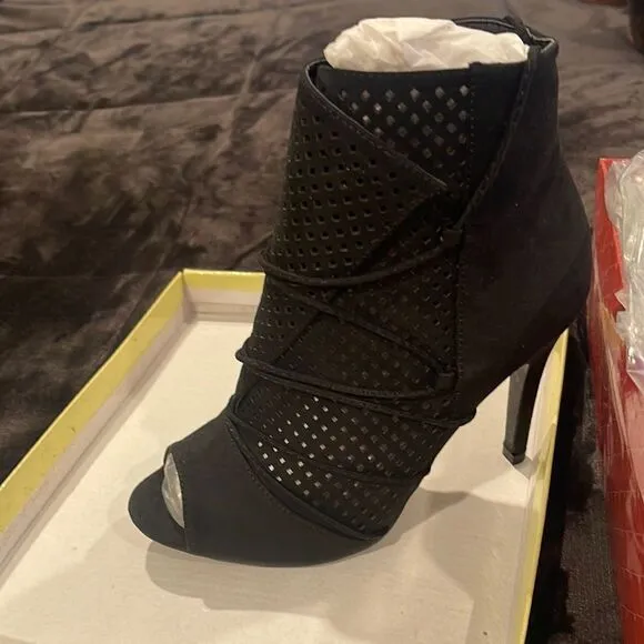 Glaze size 7 black suede heel open toe