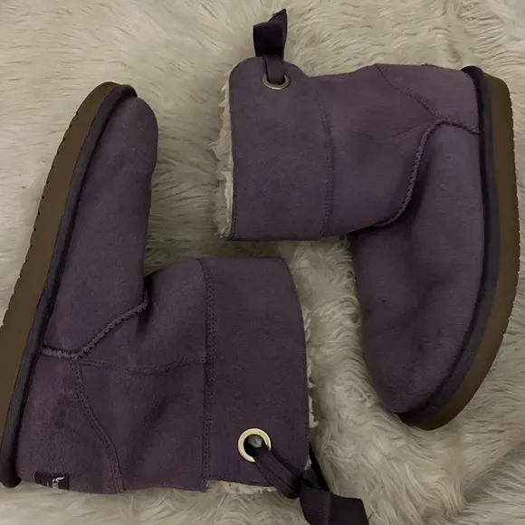 Koolaburra by UGG Lilac with Bows, Girls Size 2, suede great condition