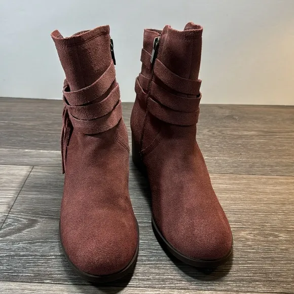Koolaburra BY UGG suede boots woman’s size 7.5 (d112)