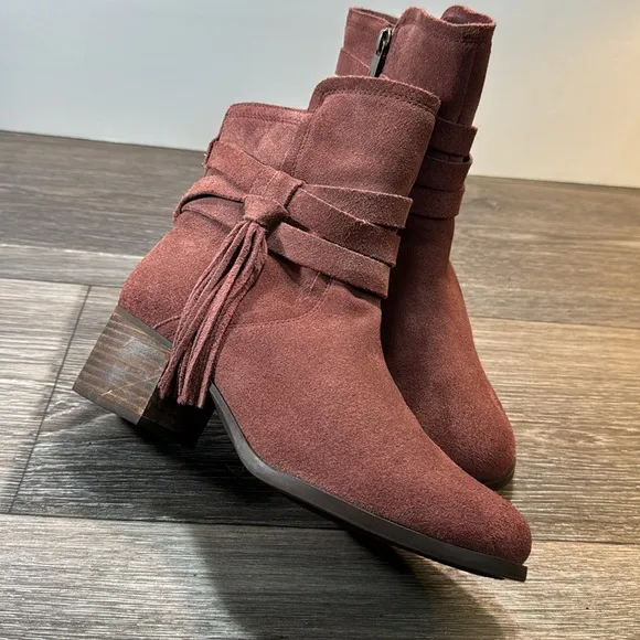 Koolaburra BY UGG suede boots woman’s size 7.5 (d112)