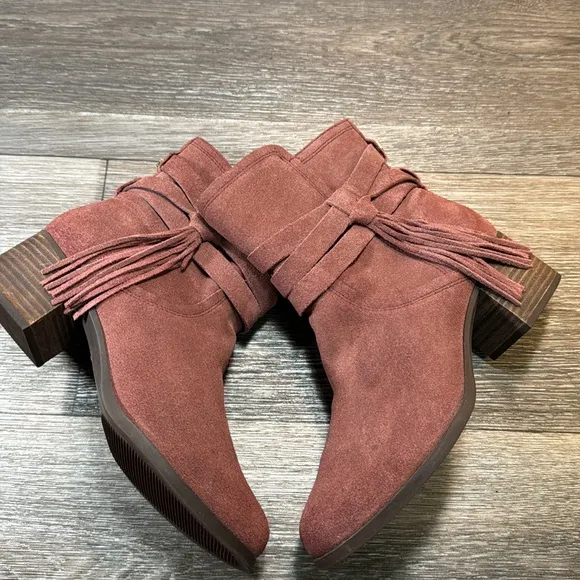 Koolaburra BY UGG suede boots woman’s size 7.5 (d112)
