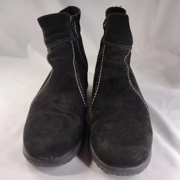 LA Canadienne Black Suede Ankle Boots Women's Size 9W