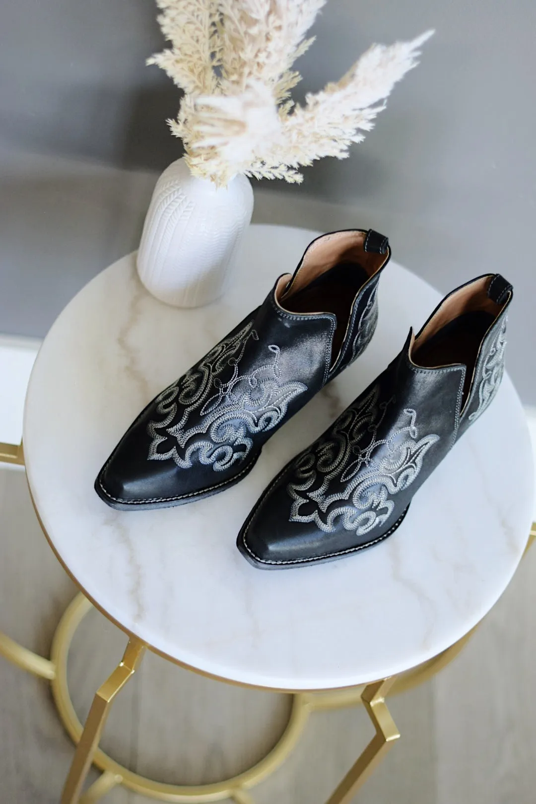 La Ponderosa Booties In Ebony