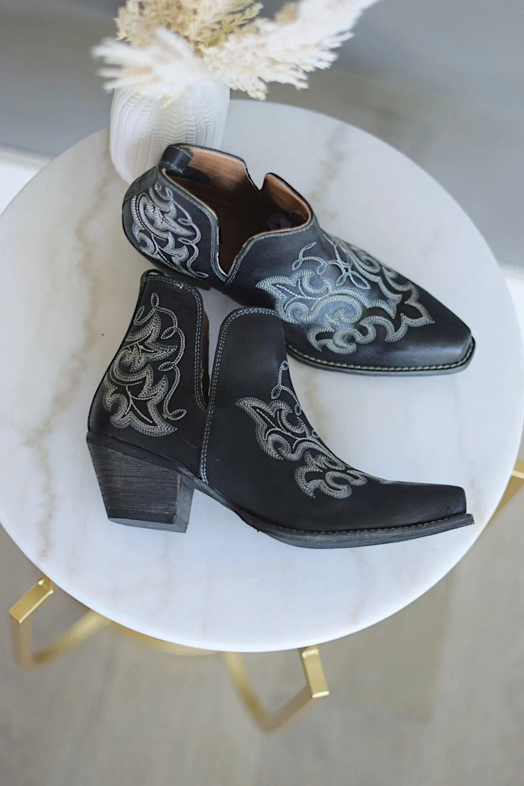 La Ponderosa Booties In Ebony