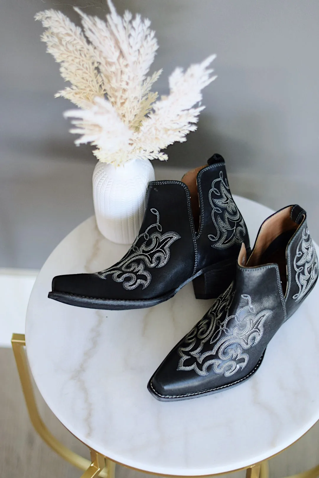 La Ponderosa Booties In Ebony