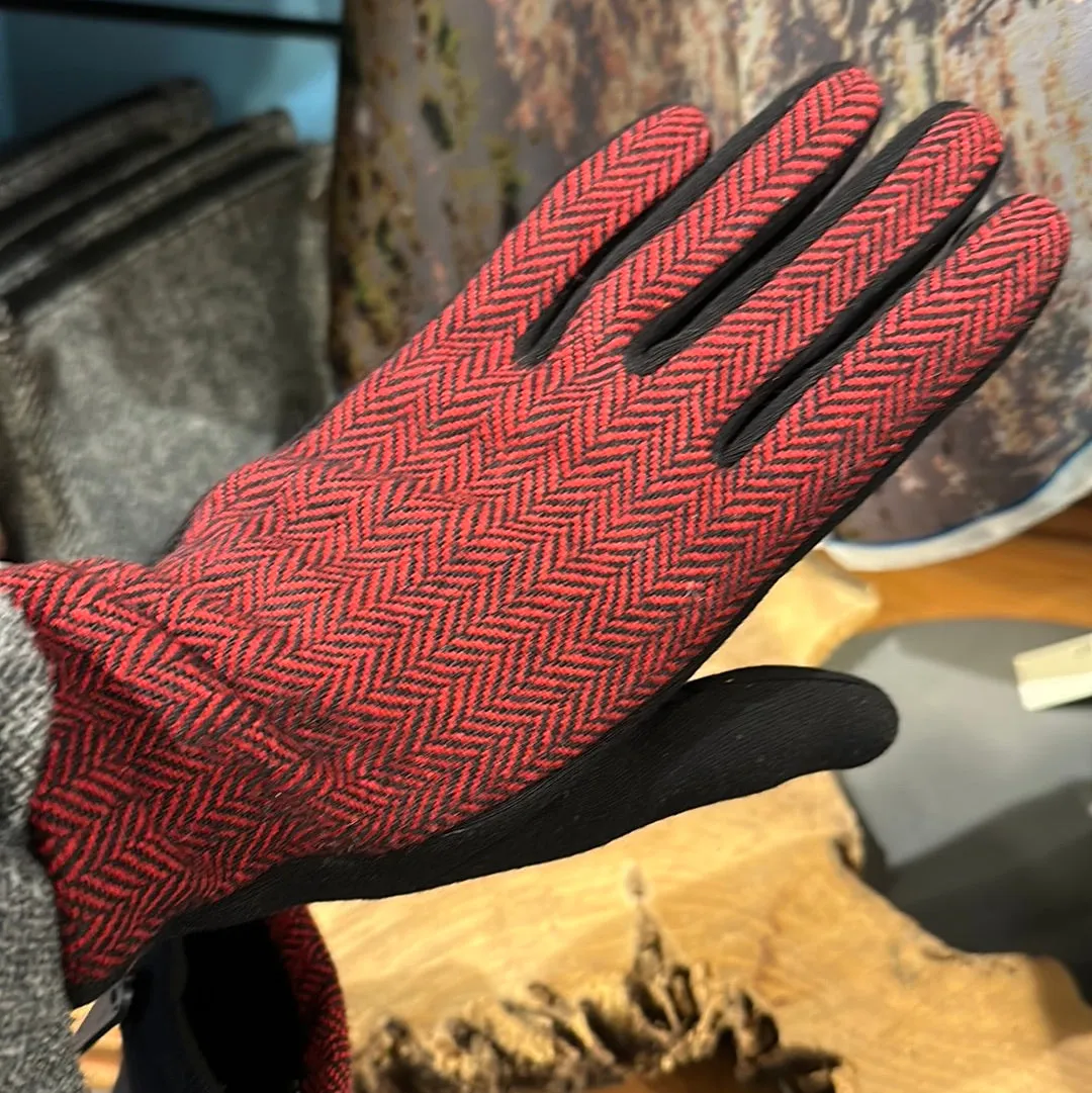 Ladies Herringbone Gloves with Celtic Knot