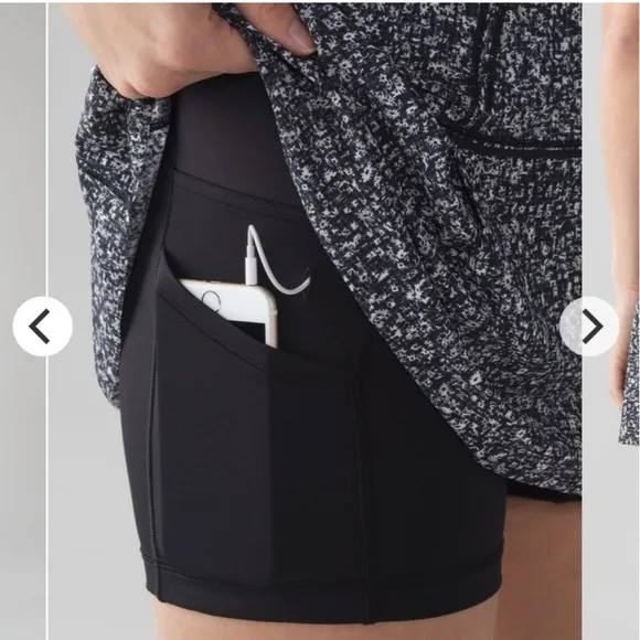 Lululemon 4 Lost In Pace Skirt 13&quot; Black White Tiny Floral Print Daisy Dust