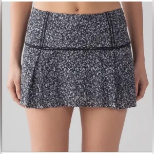 Lululemon 4 Lost In Pace Skirt 13&quot; Black White Tiny Floral Print Daisy Dust