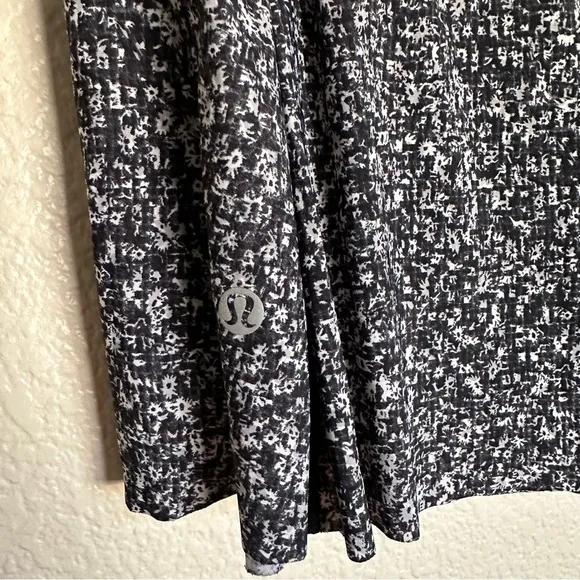 Lululemon 4 Lost In Pace Skirt 13&quot; Black White Tiny Floral Print Daisy Dust