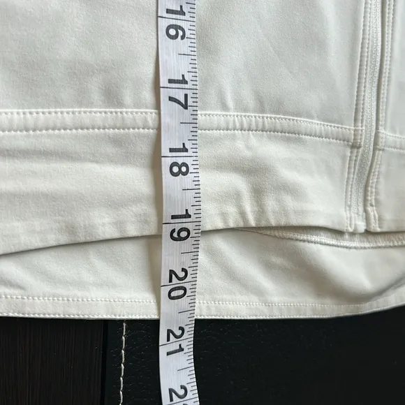 Lululemon In Depth Jacket Lace Antique White Sweat Wicking Full Zip Sz XS