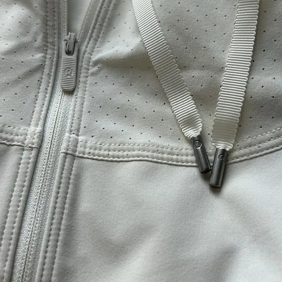 Lululemon In Depth Jacket Lace Antique White Sweat Wicking Full Zip Sz XS