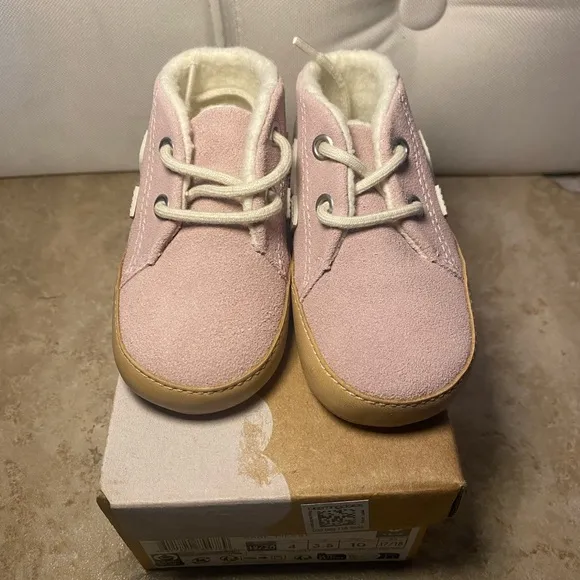 New in Box Veja Baby Fured Suede Babe Pierre Baby Winter Suede Crib Shoes
