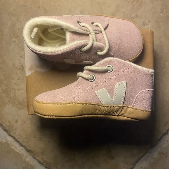 New in Box Veja Baby Fured Suede Babe Pierre Baby Winter Suede Crib Shoes