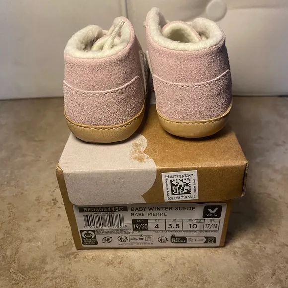 New in Box Veja Baby Fured Suede Babe Pierre Baby Winter Suede Crib Shoes