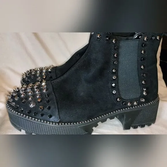 NWOT! Cape Robbin Spiky Pull-on Combat Boot in Black Suede. Size 8M