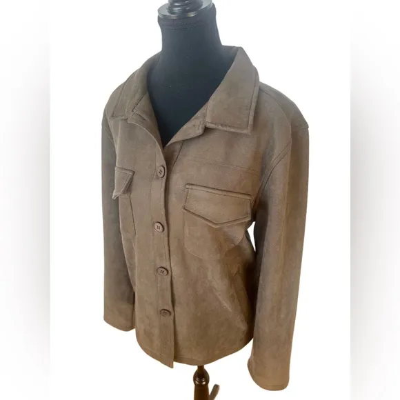 NWOT - SADIE &amp; SAGE Women’s Olive Faux Suede Button-up Shacket w Pockets - Sz L
