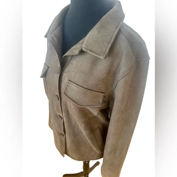 NWOT - SADIE &amp; SAGE Women’s Olive Faux Suede Button-up Shacket w Pockets - Sz L