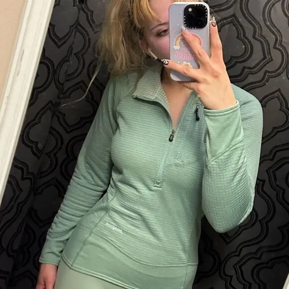 Patagonia mint green quarter zip lightweight jacket