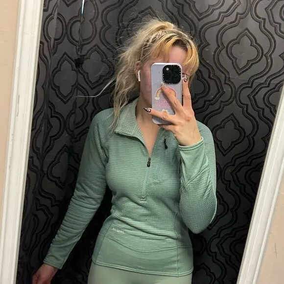 Patagonia mint green quarter zip lightweight jacket