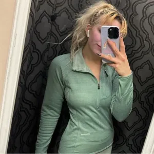 Patagonia mint green quarter zip lightweight jacket