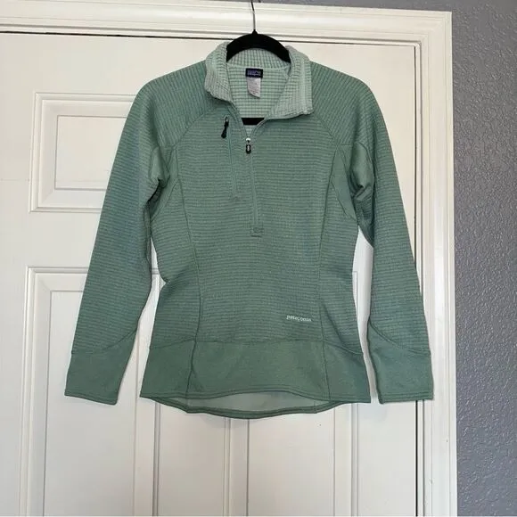 Patagonia mint green quarter zip lightweight jacket