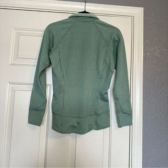 Patagonia mint green quarter zip lightweight jacket
