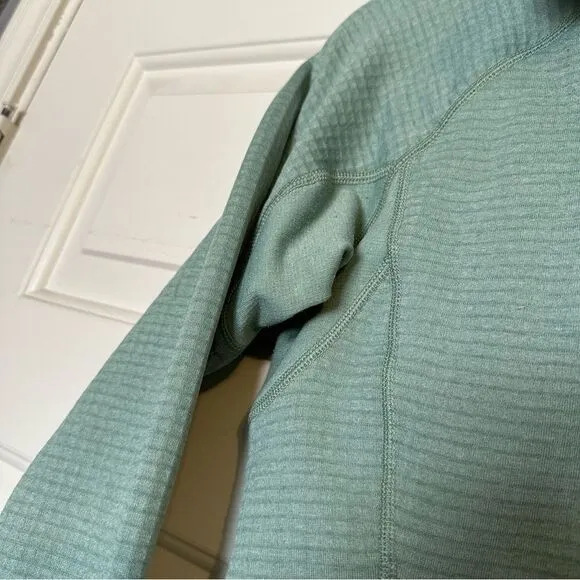 Patagonia mint green quarter zip lightweight jacket