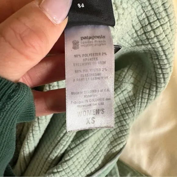 Patagonia mint green quarter zip lightweight jacket