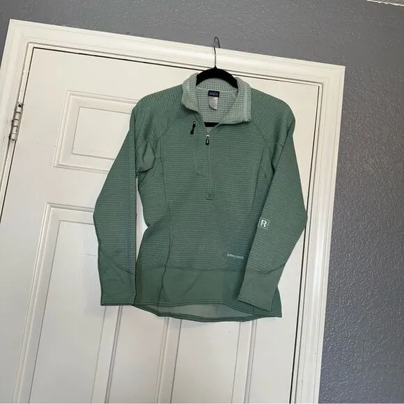 Patagonia mint green quarter zip lightweight jacket