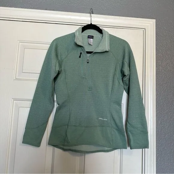 Patagonia mint green quarter zip lightweight jacket