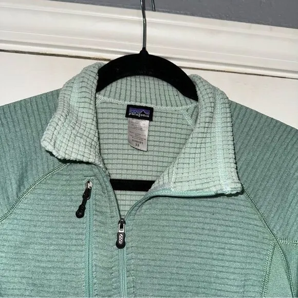 Patagonia mint green quarter zip lightweight jacket