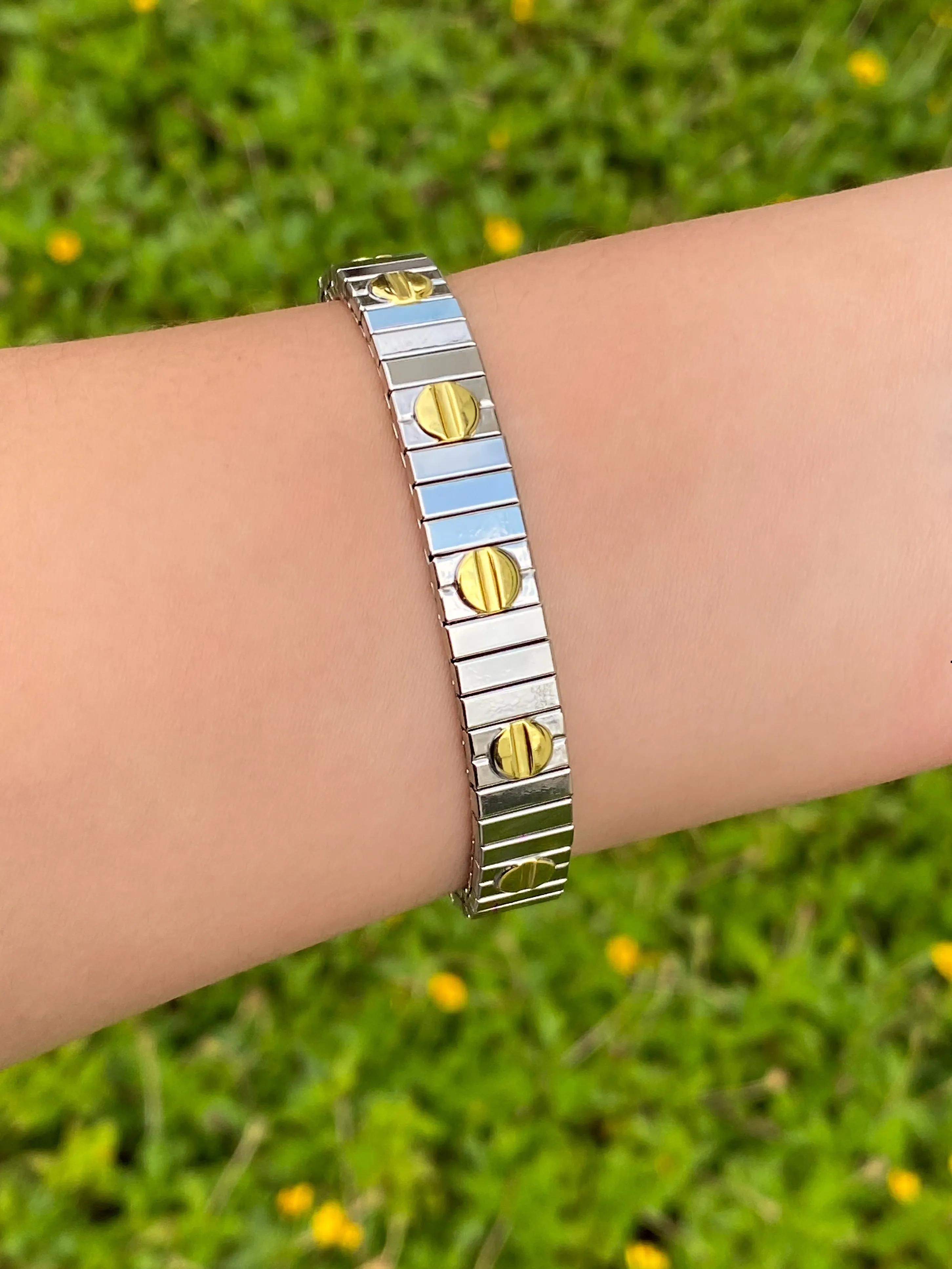 Pulsera Flexible Con Circulos Dorados